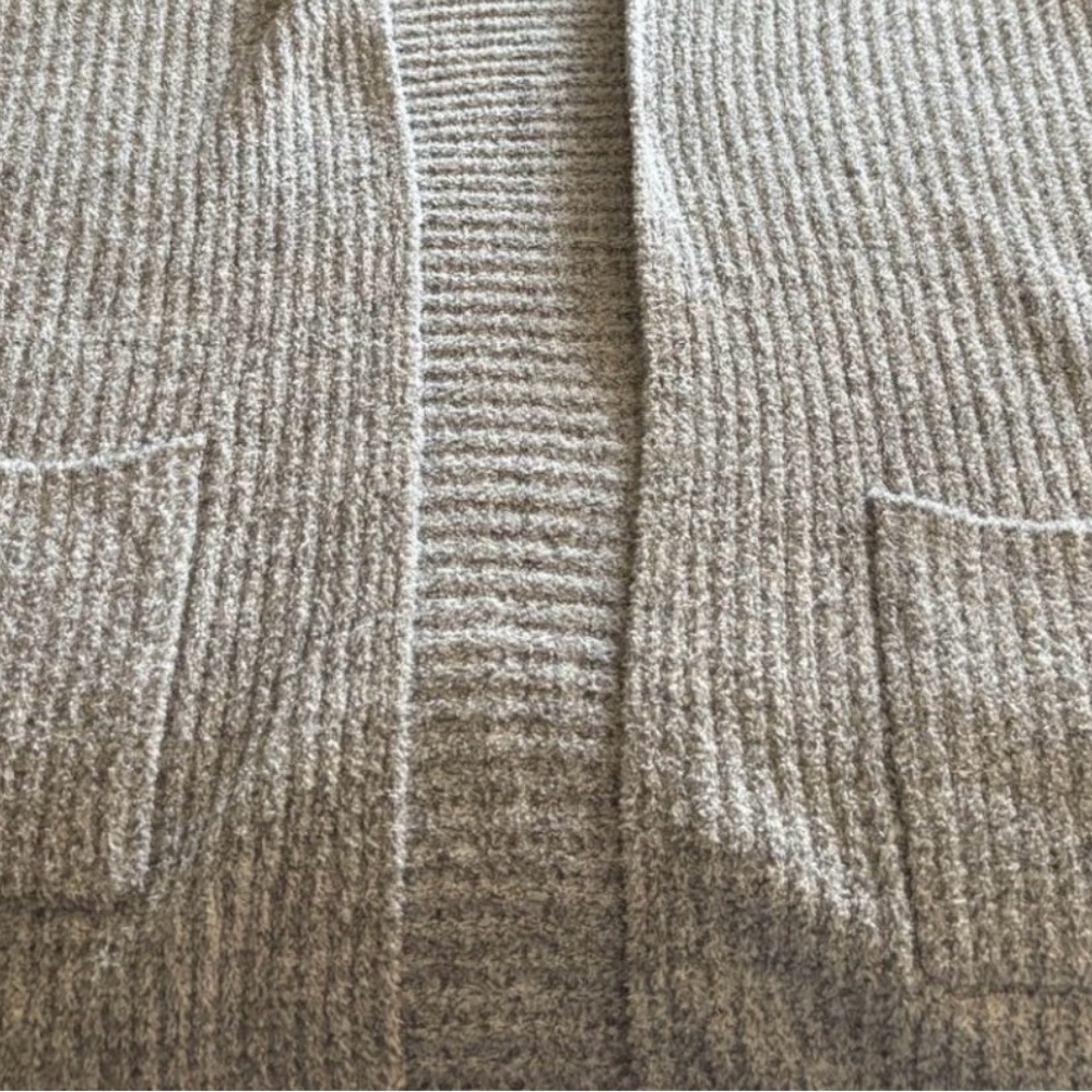 Very soft and comfortable long half sleeved sweater with hood and pockets.
